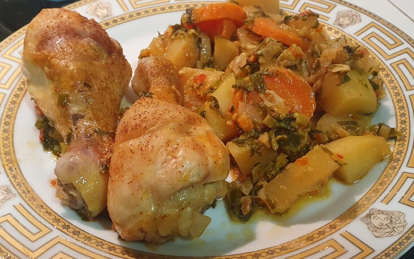 Baked Mandarin-Buttered Veggie Bed with Juicy Chicken Legs