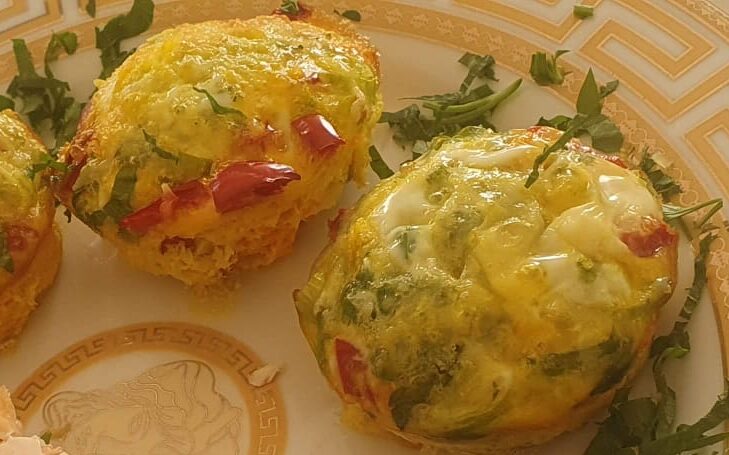 Easy recipe for breakfast, a good treat for all ages: Egg Muffins.